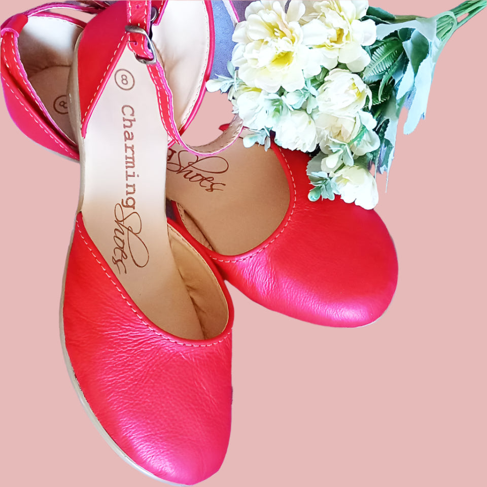 Demi Roooi close Wedge