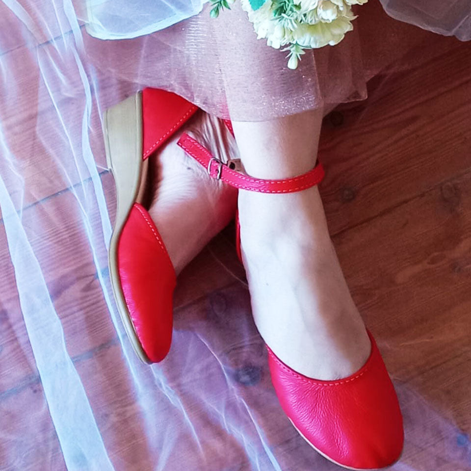 Demi Roooi close Wedge