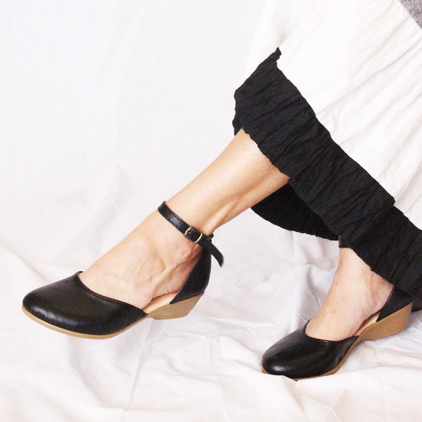 SALE Demi Black close Wedge