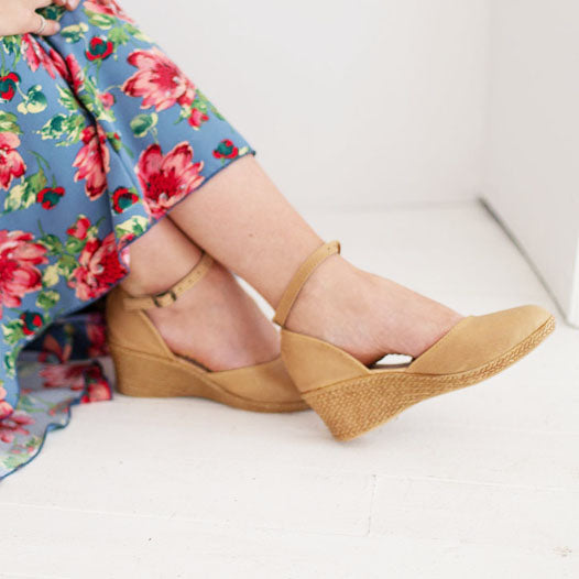 Talitha closed Beige Wedge