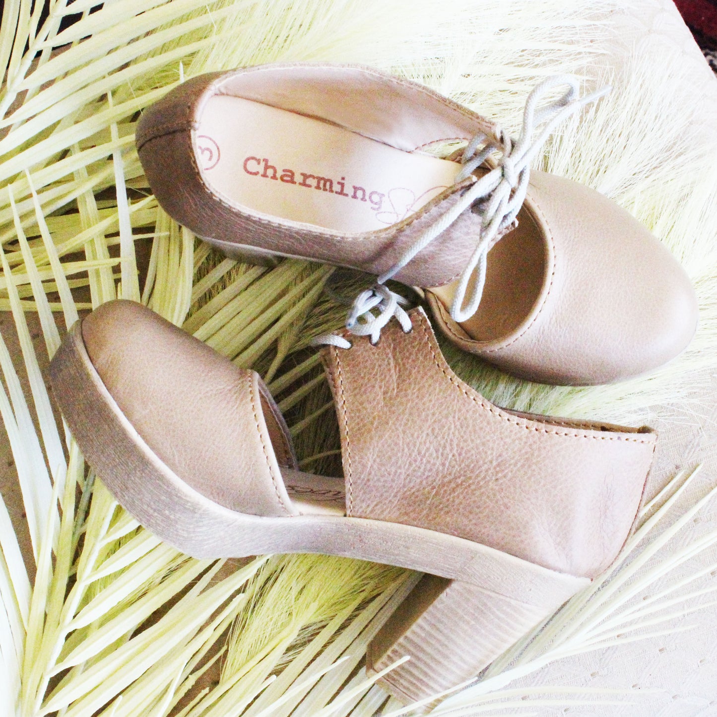 Zoë Beige Shoelace