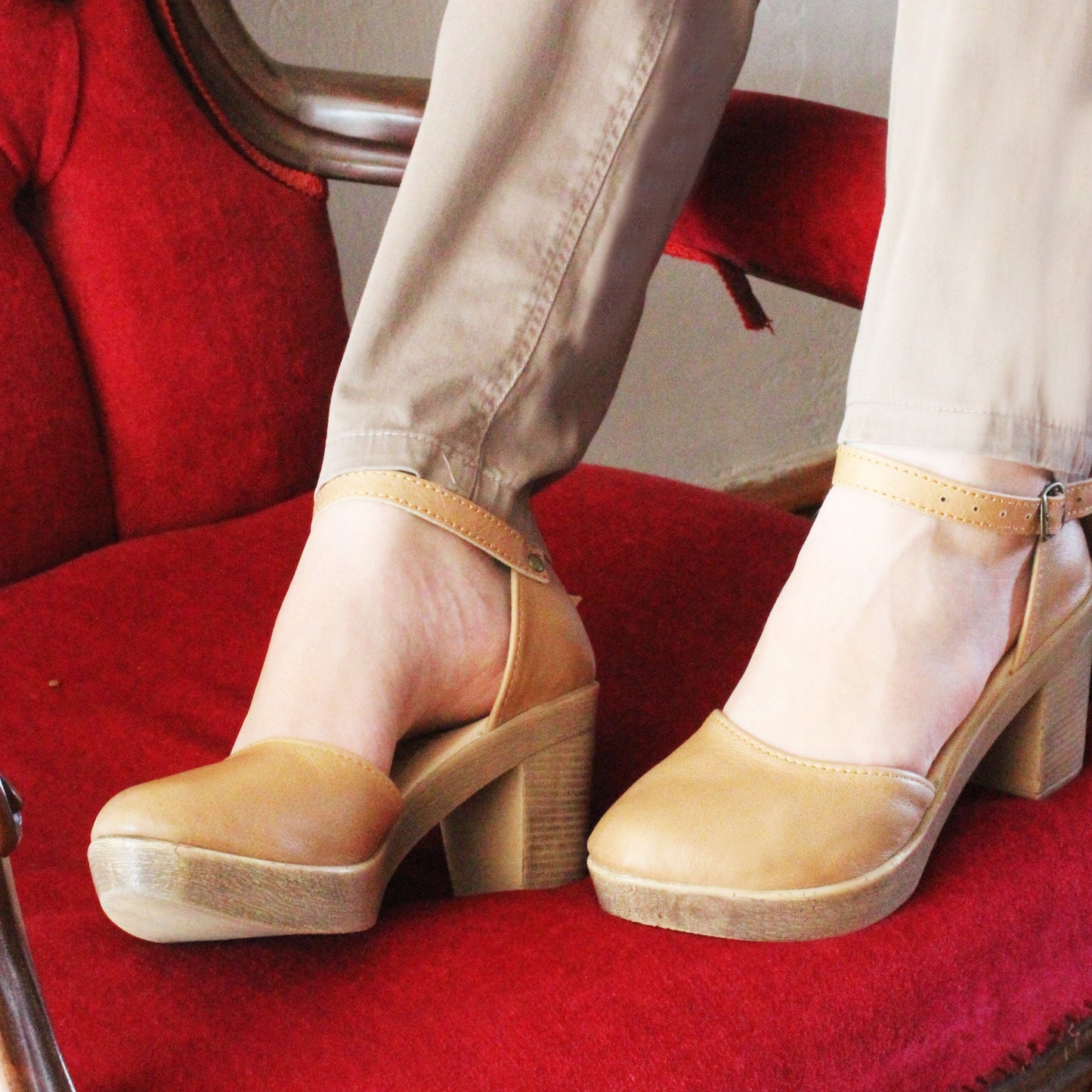Zoë Beige closed HEELS