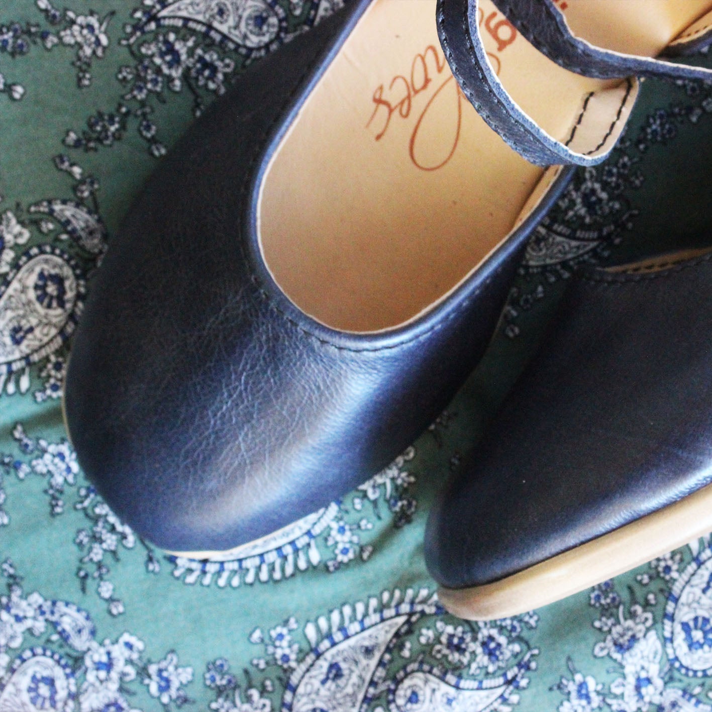 Cloë crossover Navy Heel