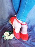 Demi  Roooi close Wedge