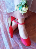 Demi  Roooi close Wedge