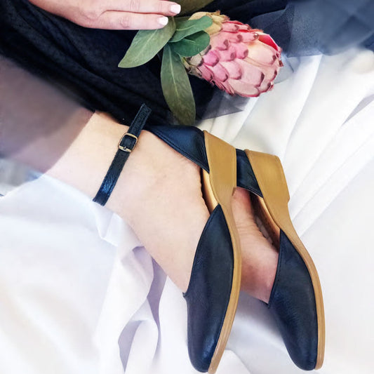 SALE Demi Black close Wedge
