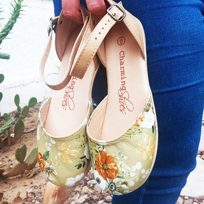Whimsie Floral closed Sandal