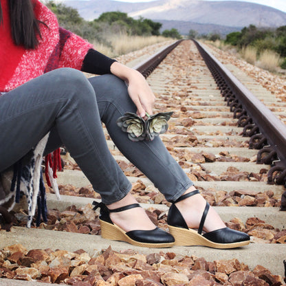 Talitha closed Black Wedge