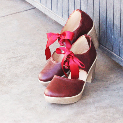 Zoë  Ruby Shoelace