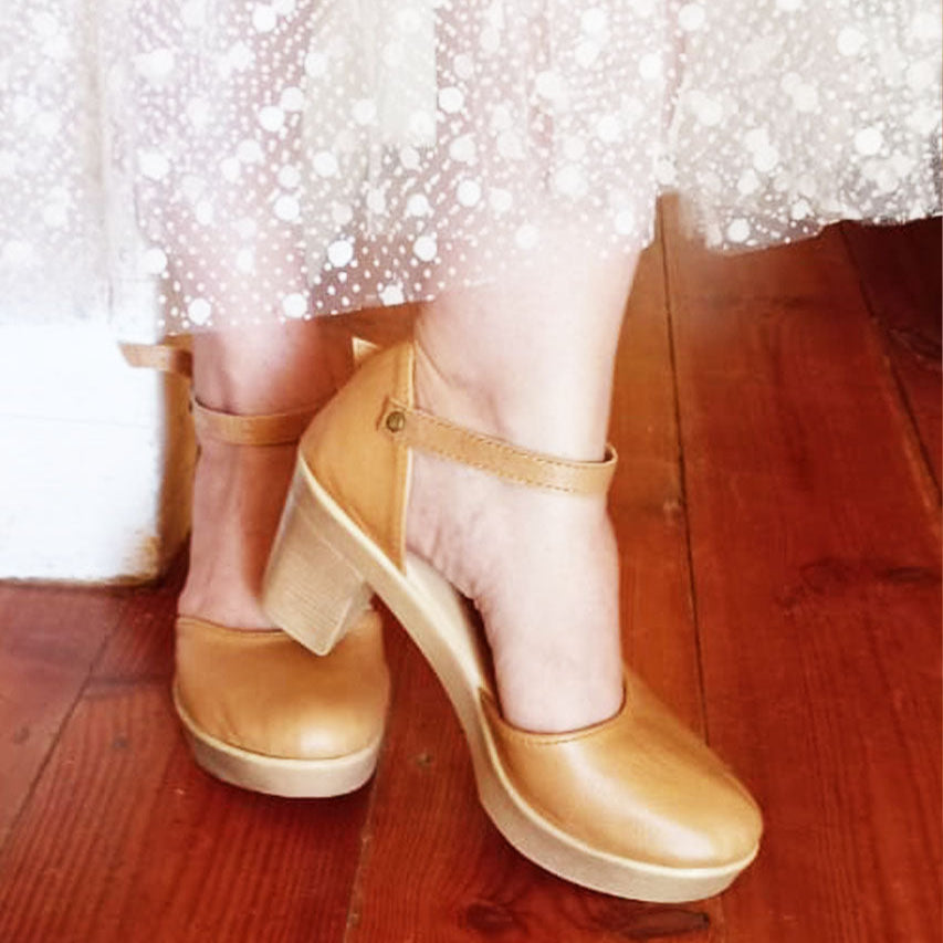 Zoë Bridal Beige closed HEELS