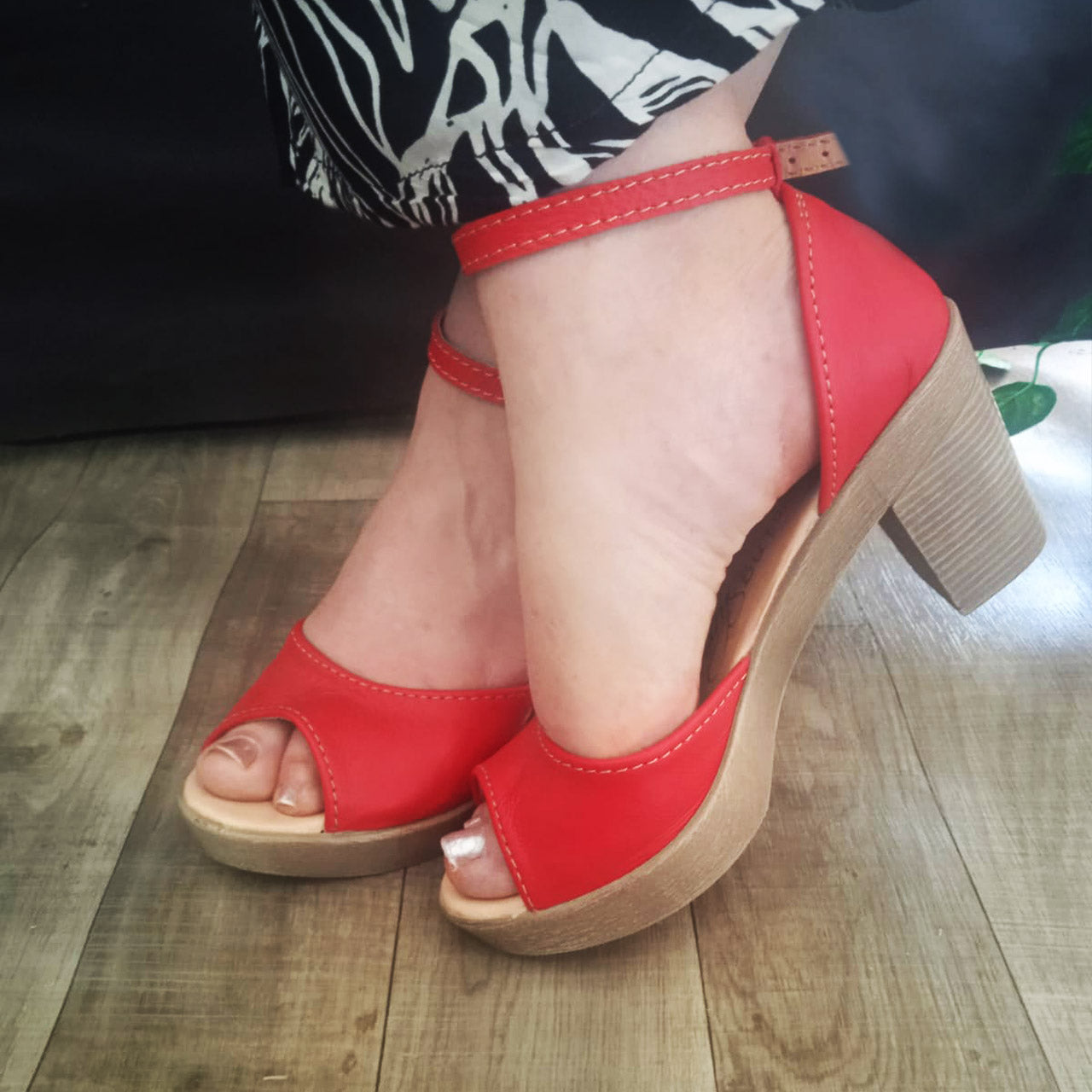 Zoë Red opentoe HEELS