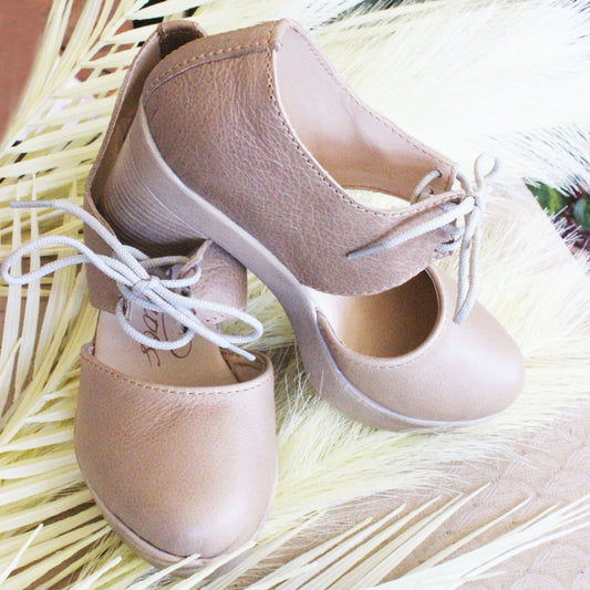 Zoë  Beige Shoelace